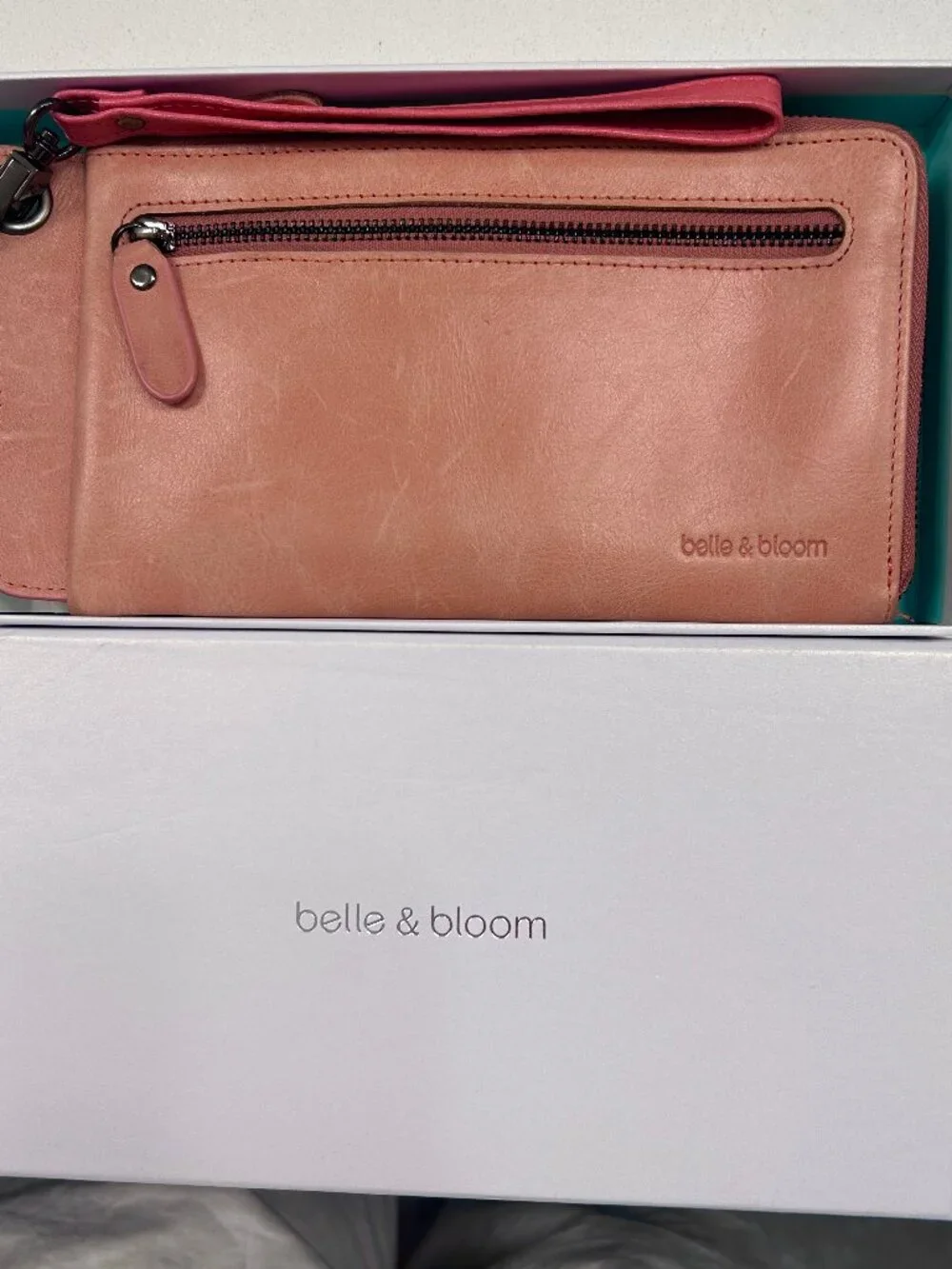 Belle & Bloom Brand New Genuine Leather Purse/Wallet/ Wristlet Sand Pink